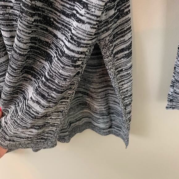 Aritzia Babaton Hi-Low V-Neck Gray Heathered Top - Picture 5 of 7